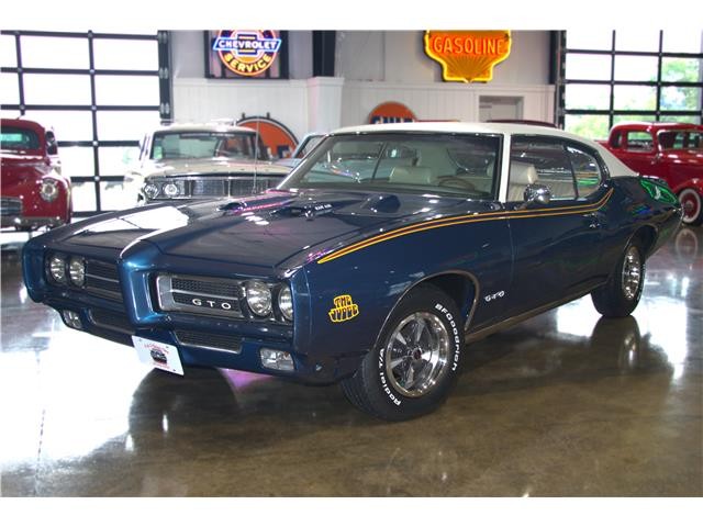Pontiac-GTO-1969-2-Door-Parchment