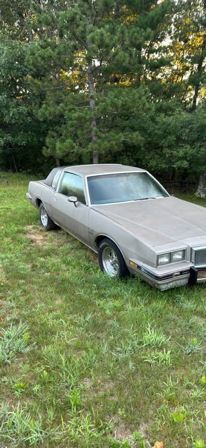 Pontiac-Grand-prix-1983