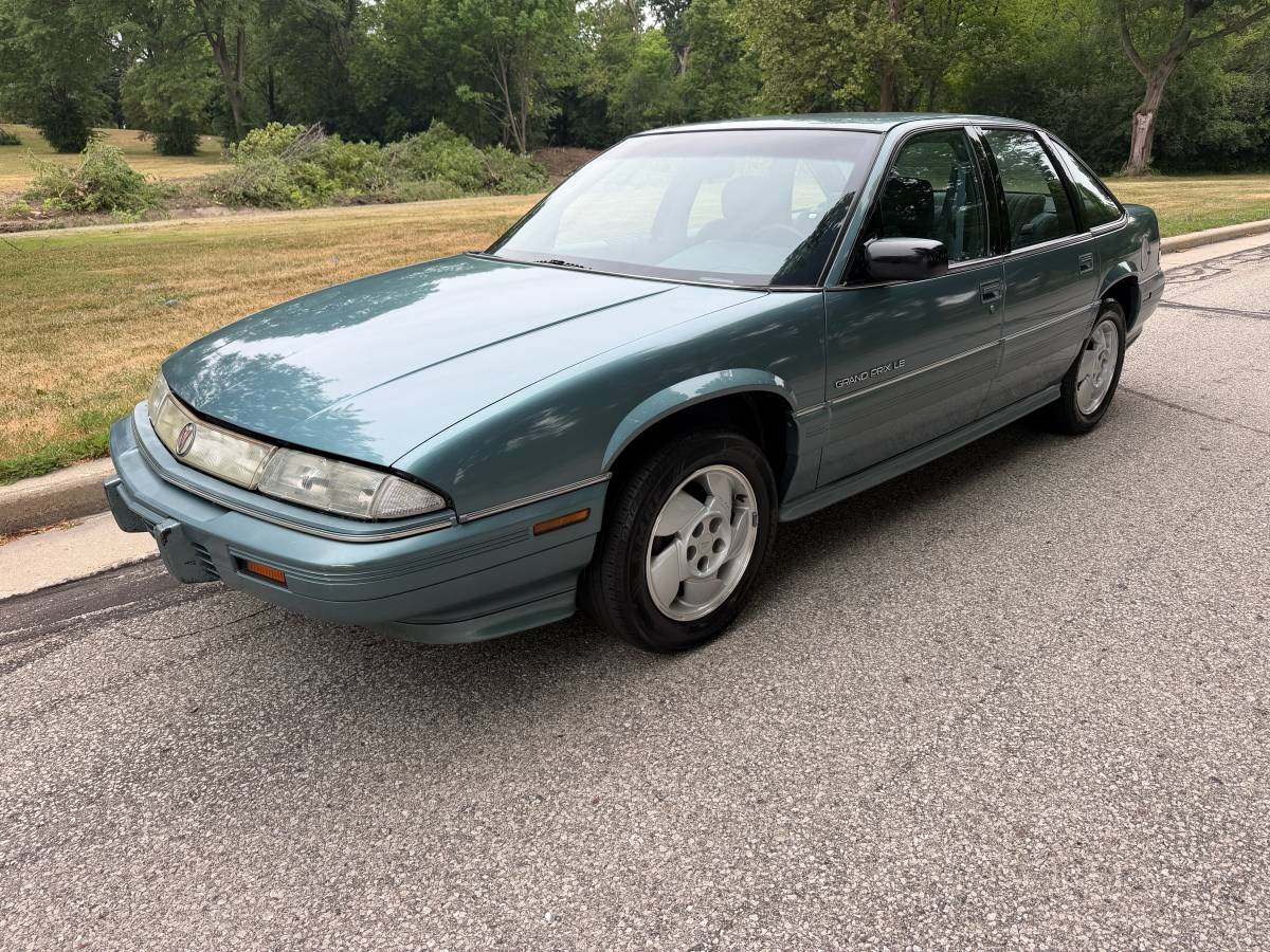 Pontiac-Grand-prix-le-sedan-1993-green
