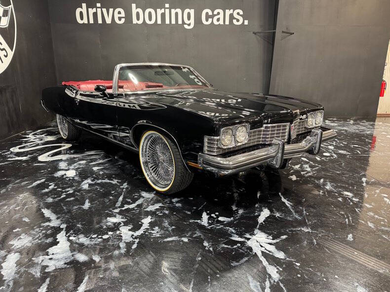 Pontiac-Grand-ville-1973-Black-Red