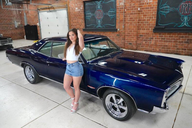 Pontiac-Gto-1966-Nightwatch-Blue-Parchment