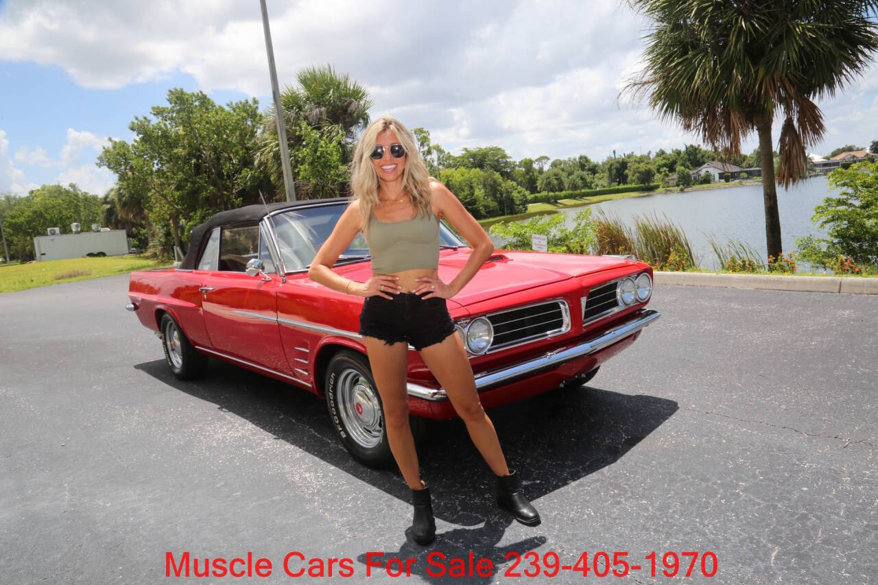 Pontiac-Lemans-1963-Red-White-And-Red