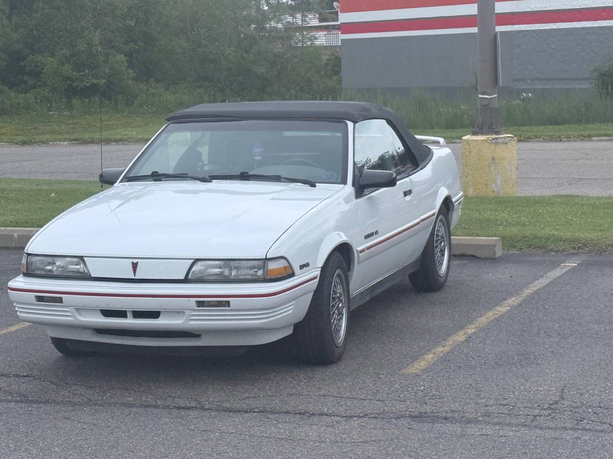 Pontiac-Sunbird-se-convertible-1994-white
