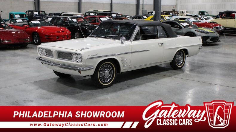 Pontiac-Tempest-1963-White-Maroon