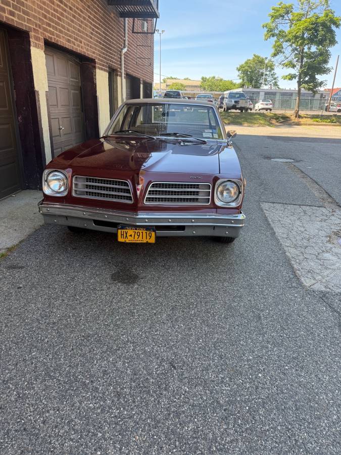 Pontiac-Ventura-1976-red