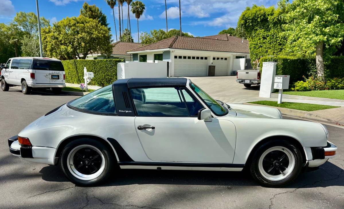 Porsche-911-targa-1985-white
