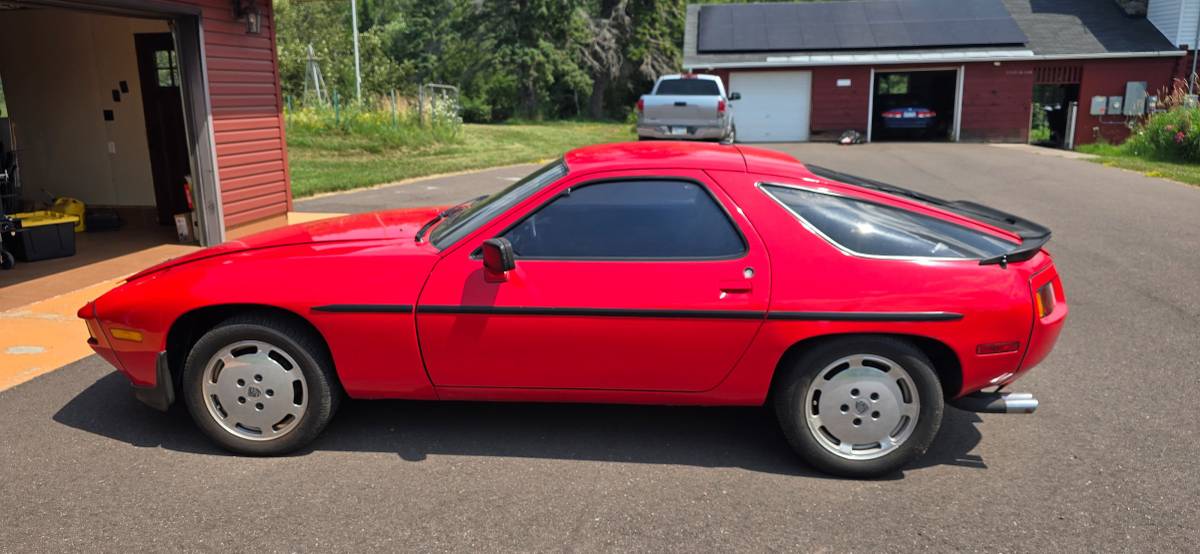 Porsche-928s-1980-red