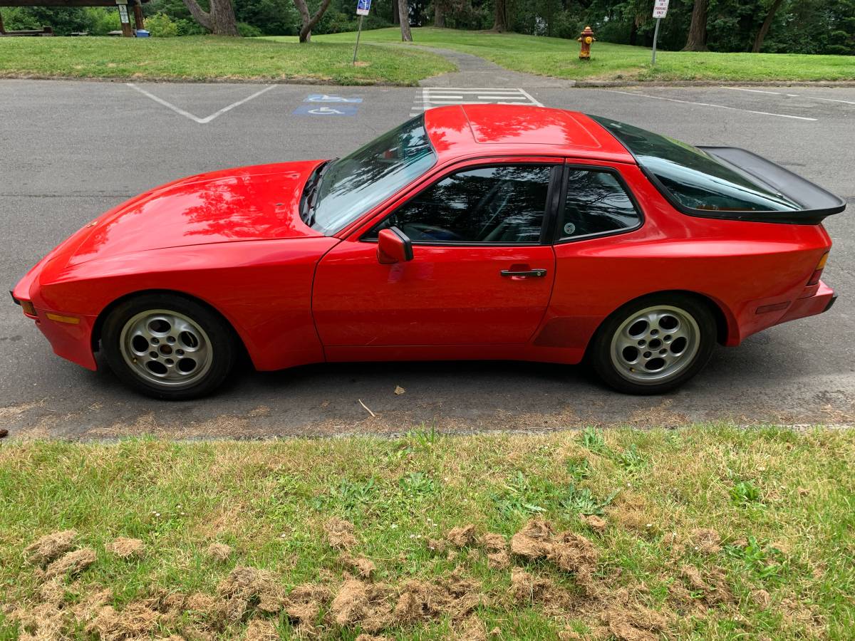 Porsche-944-naturally-aspirated.-1989-red