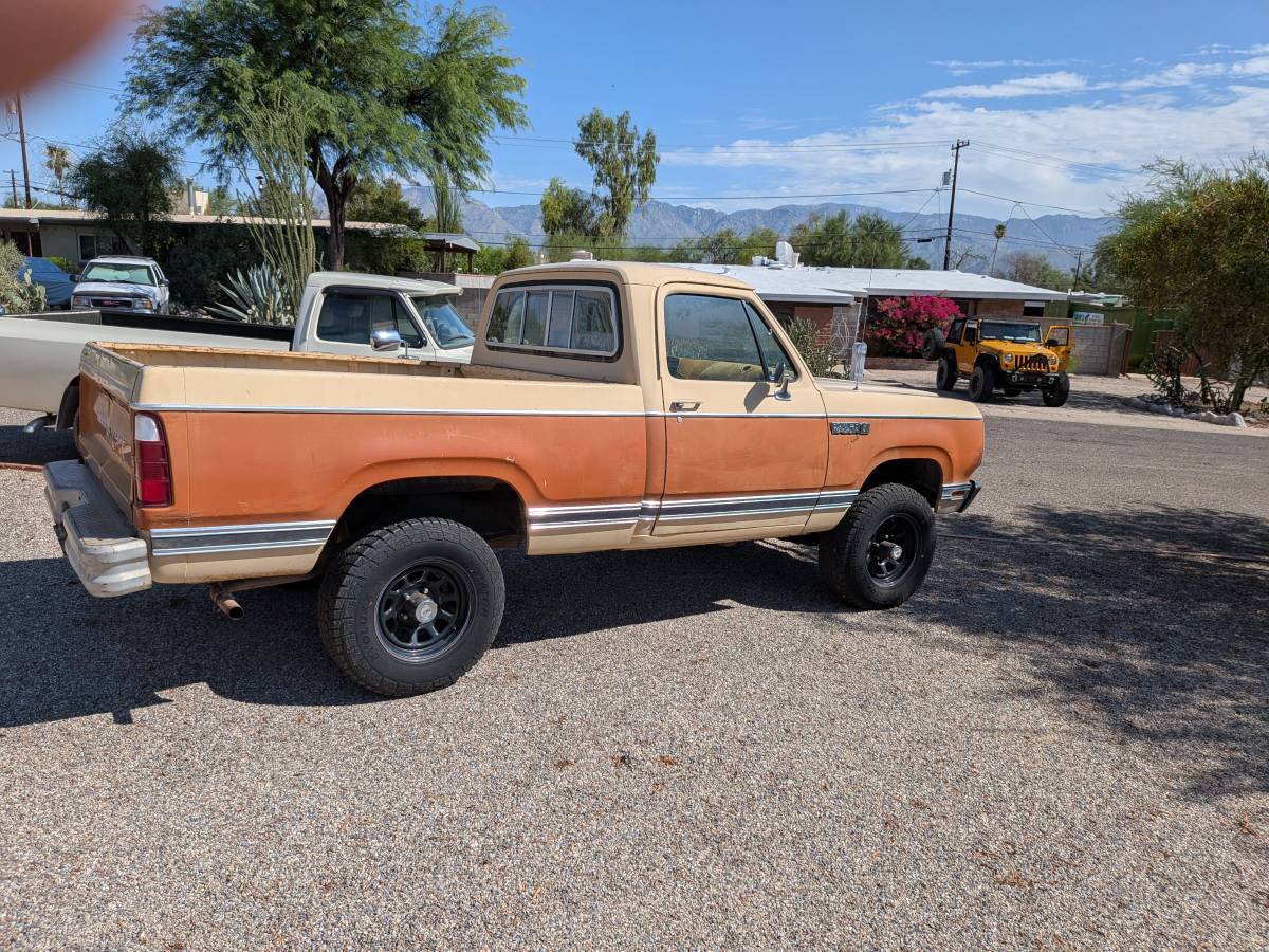 Power-wagon-1980-custom
