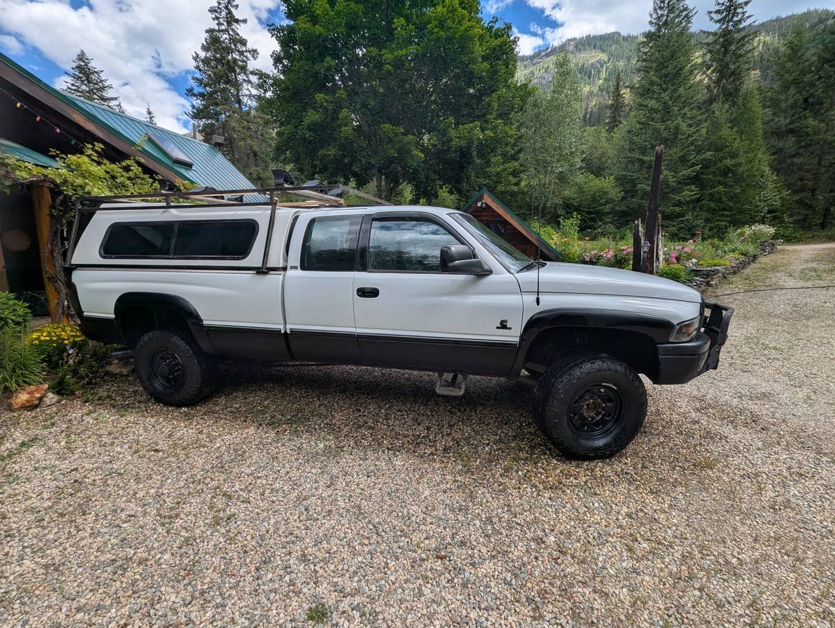 Ram-2500-1996-white