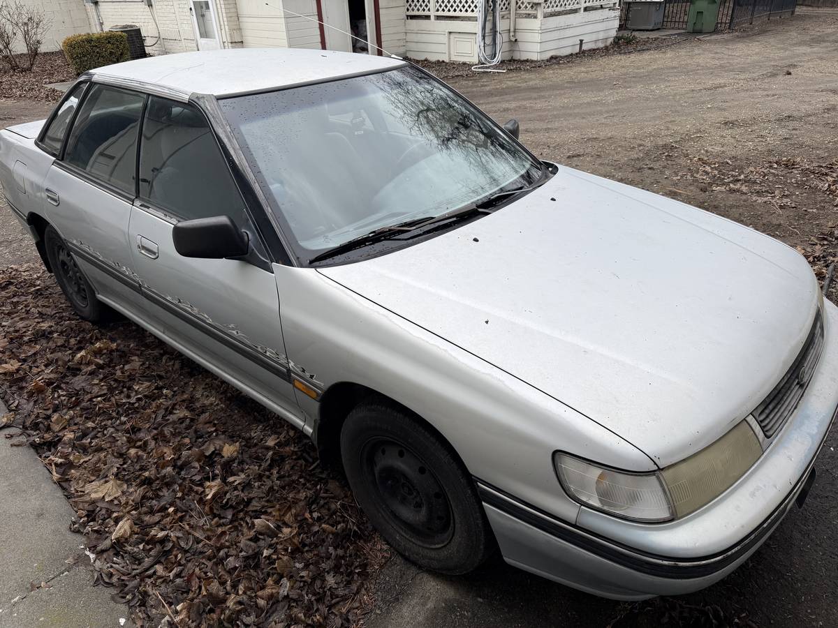 Subaru-Legacy-1993-grey