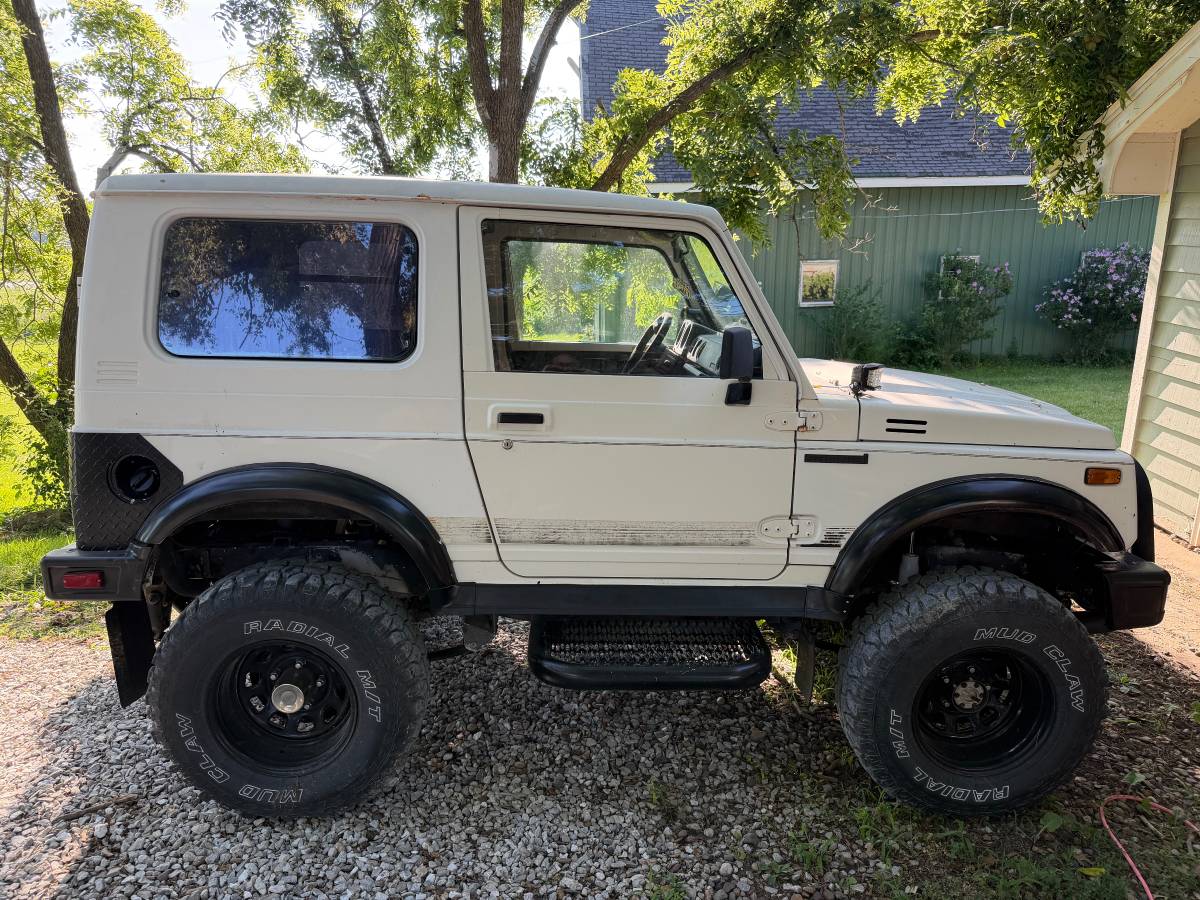 Suzuki-samurai-1987-white