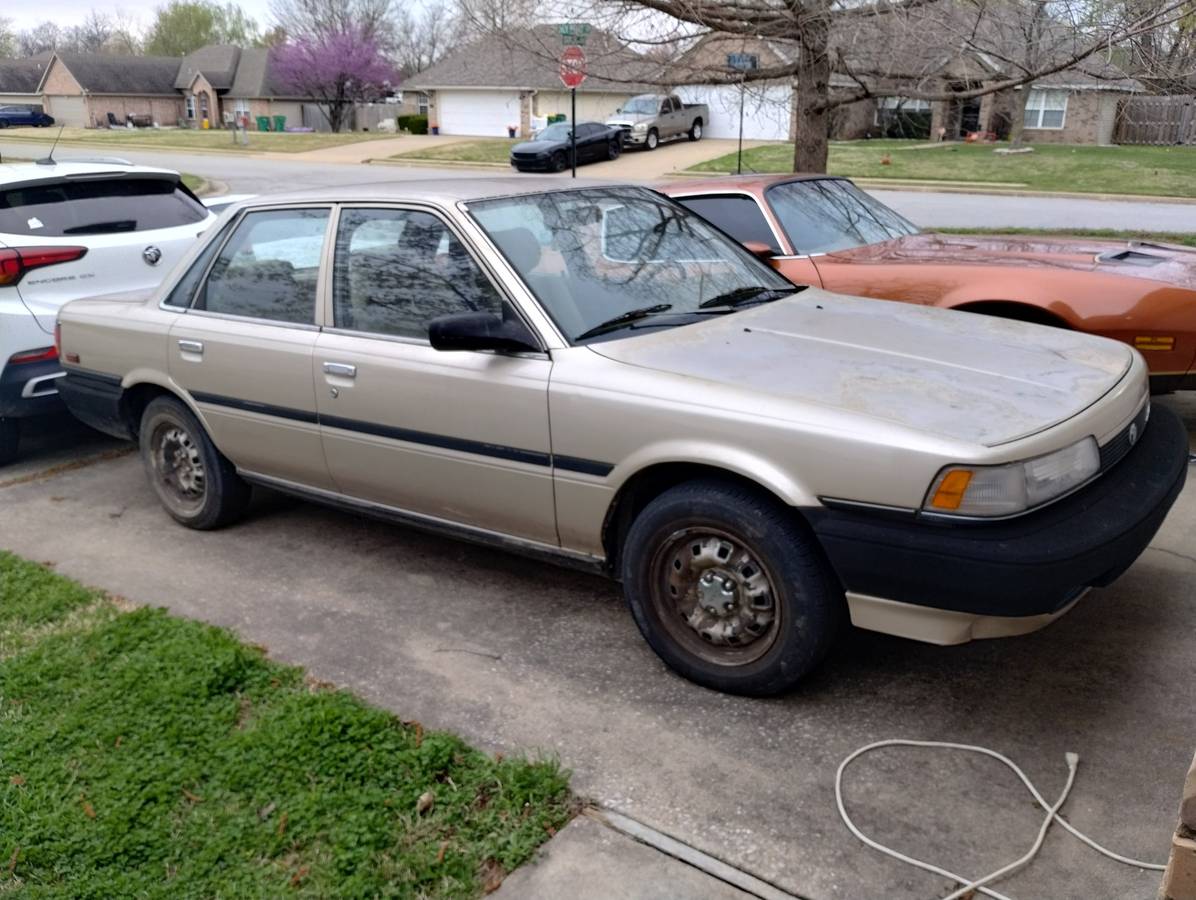 Toyota-Camry-1991-brown