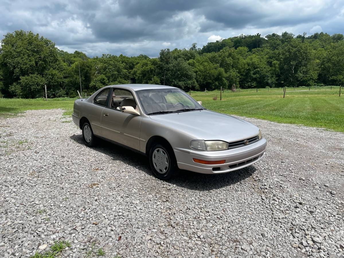 Toyota-Camry-1994-silver
