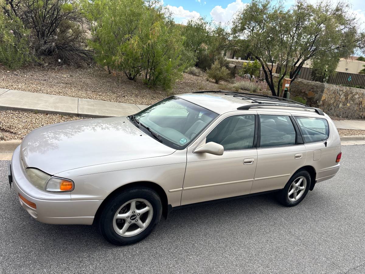 Toyota-Camry-le-1996