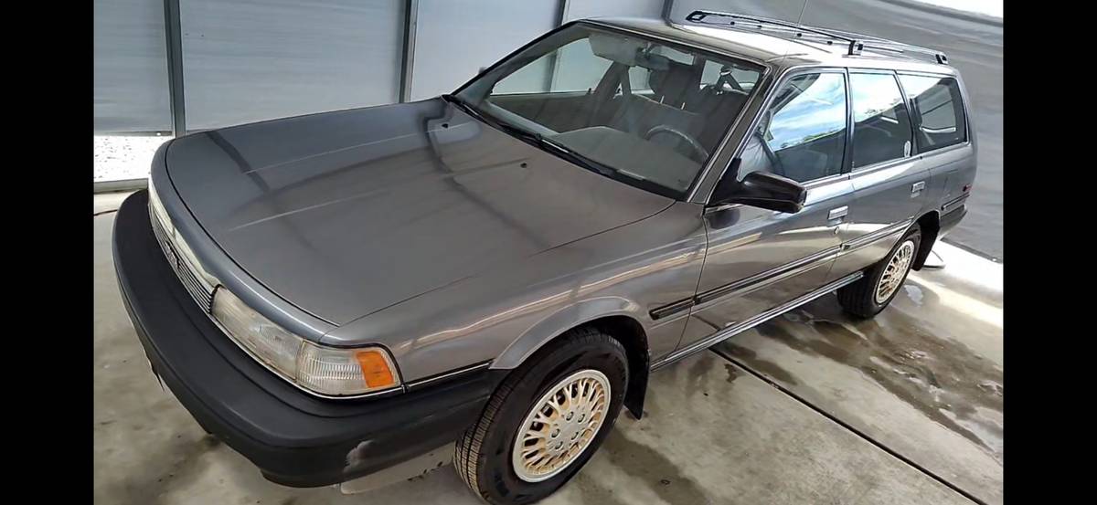 Toyota-Camry-wagon-1989-grey