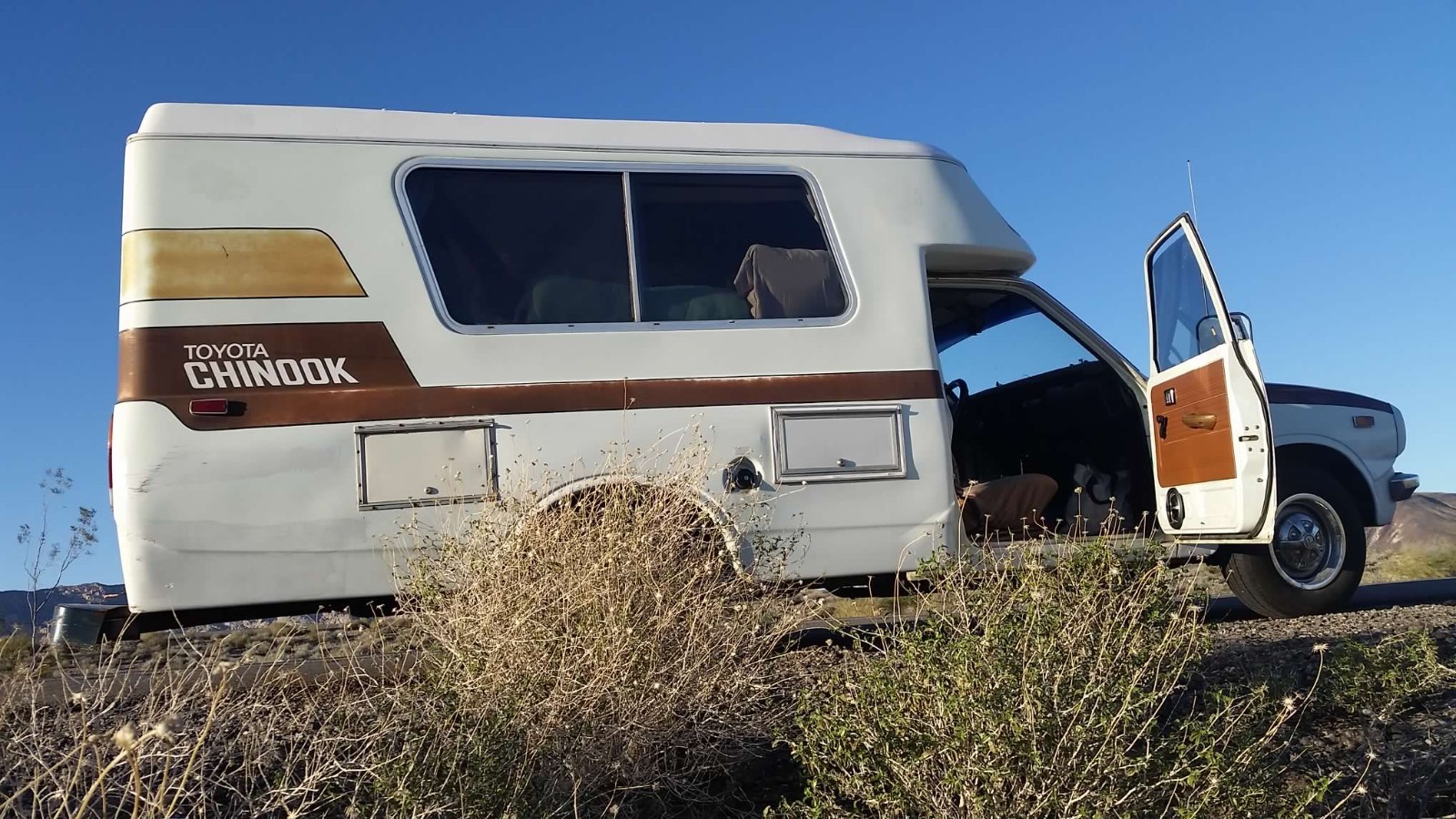 Toyota-Chinook-1975-Van-Camper