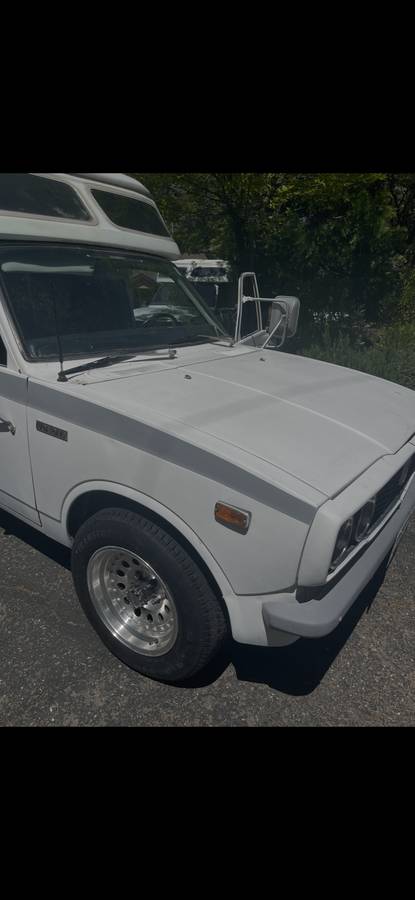 Toyota-Chinook-1977-white