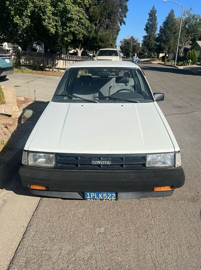 Toyota-Corolla-1986-white