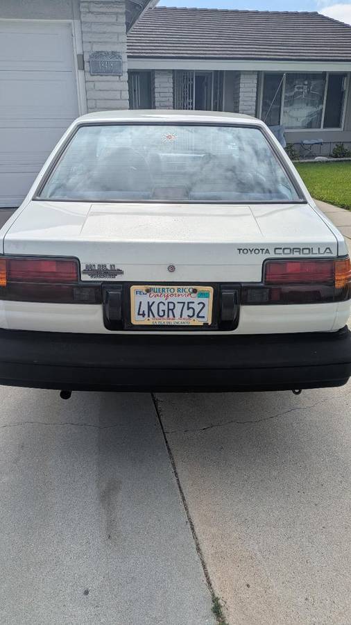 Toyota-Corolla-1986-white