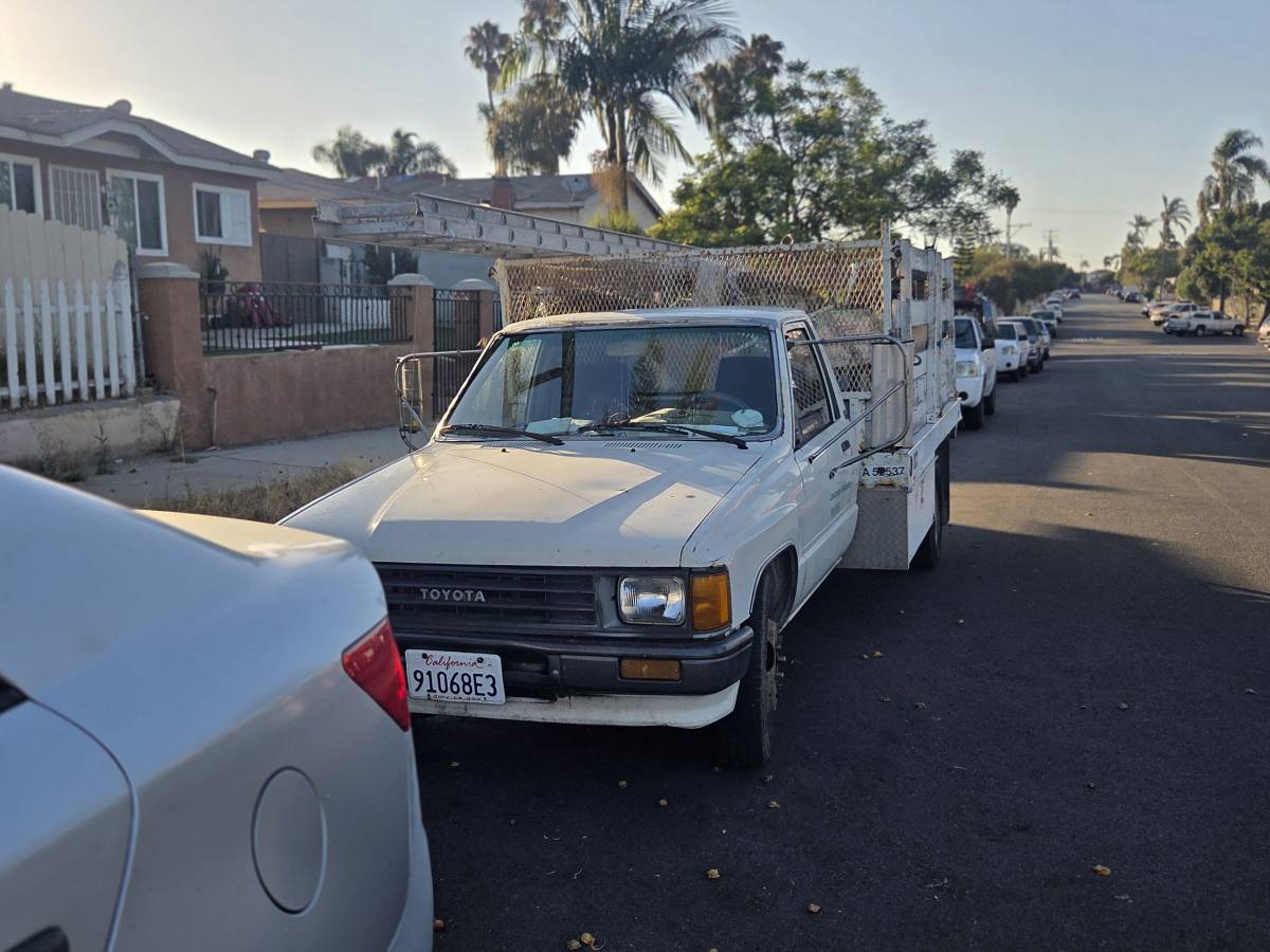 Toyota-Dulli-1988-1988-white