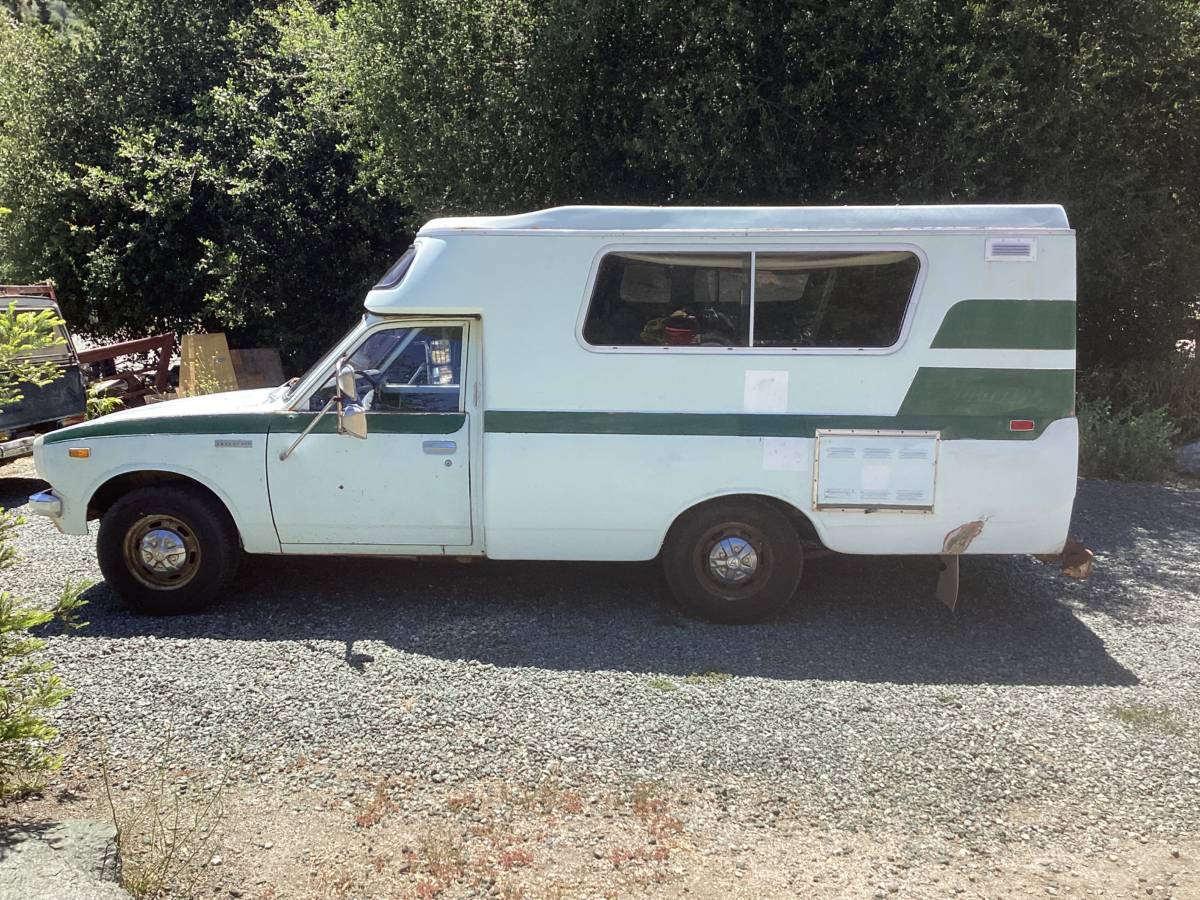 Toyota-Hilux-1975-green