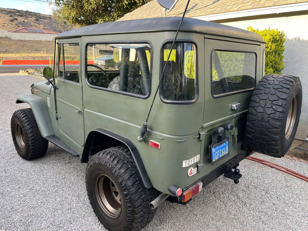 Toyota-Land-cruiser-1974-green