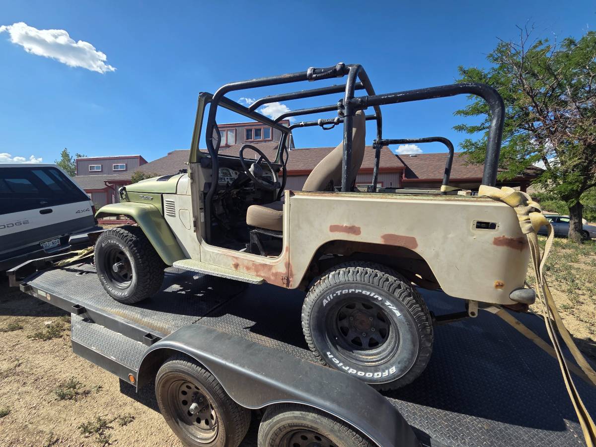 Toyota-Land-cruiser-1976-green