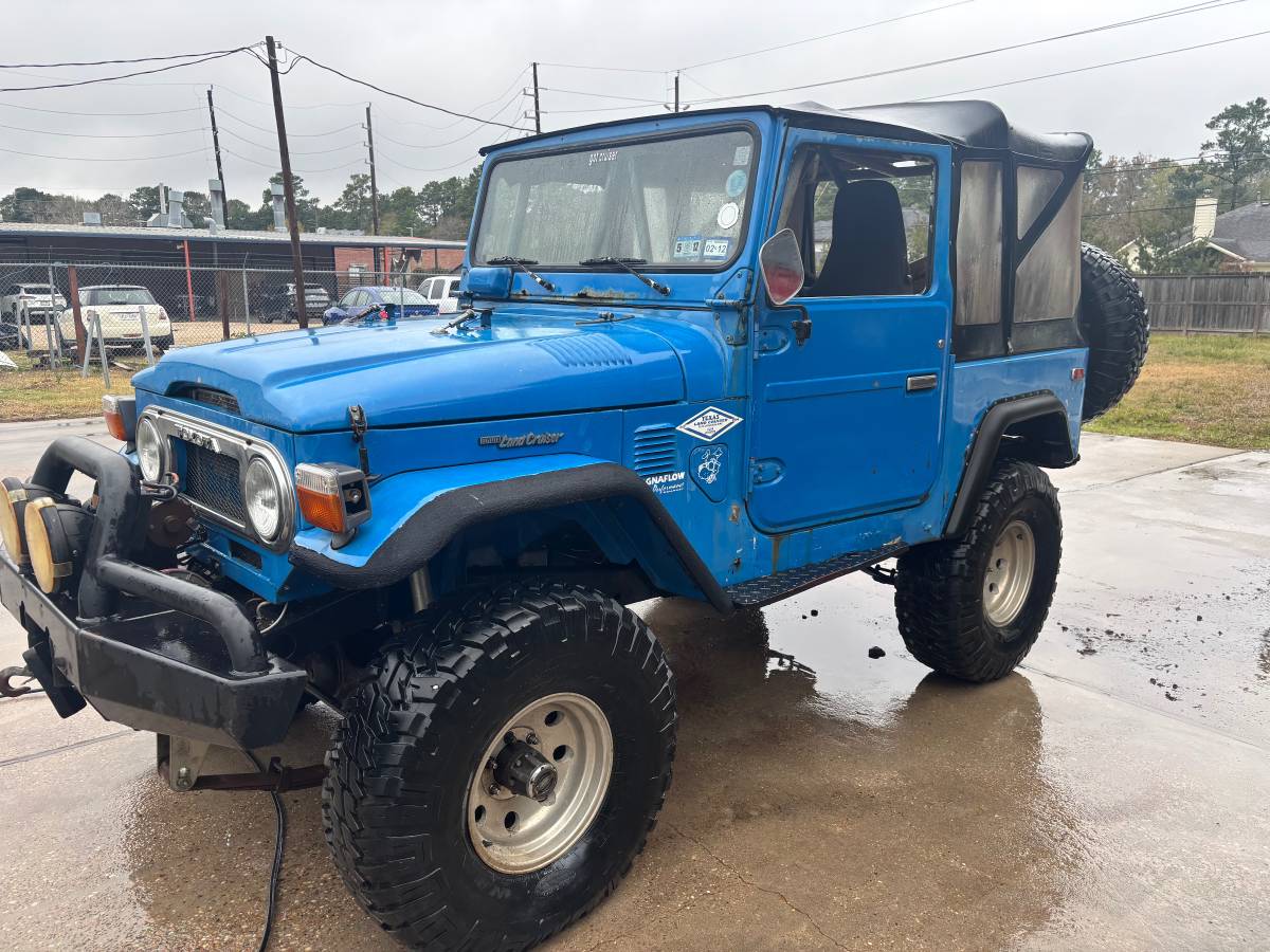 Toyota-Land-cruiser-1977-blue
