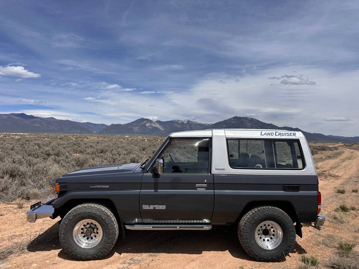 Toyota-Land-cruiser-1989-grey