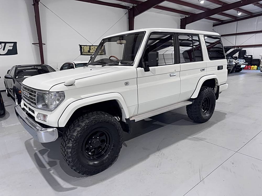 Toyota-Land-cruiser-1993-white