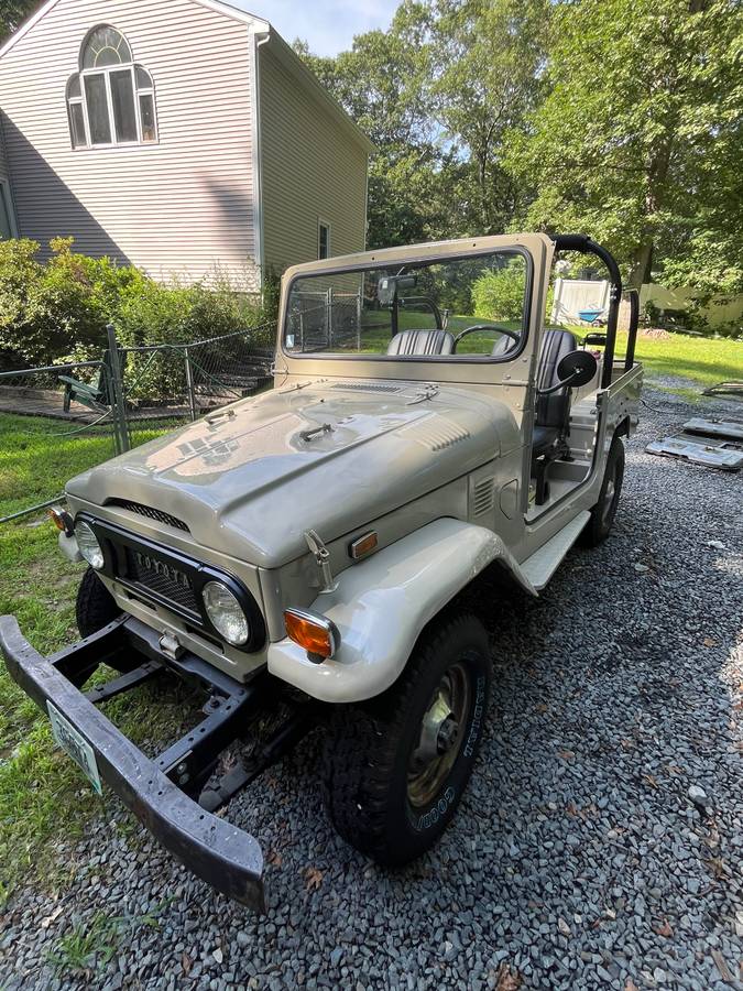 Toyota-Land-cruiser-fj40-1974-brown