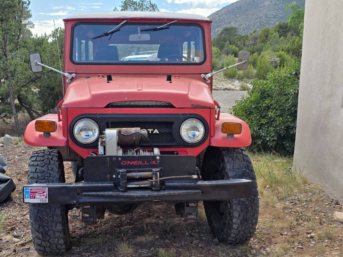 Toyota-Land-cruiser-fj40-1974-red