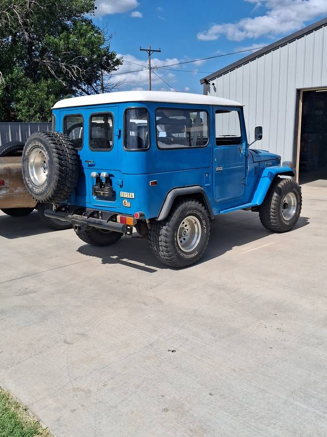 Toyota-Land-cruiser-fj40-1976-blue
