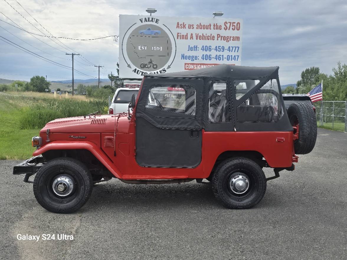 Toyota-Land-cruiser-fj40-1978-red