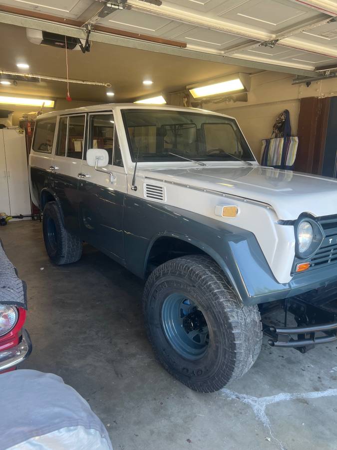 Toyota-Landcruiser-1968-white