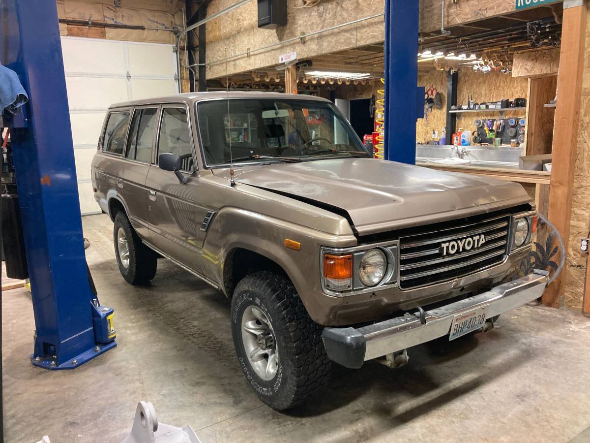 Toyota-Landcruiser-1984-brown