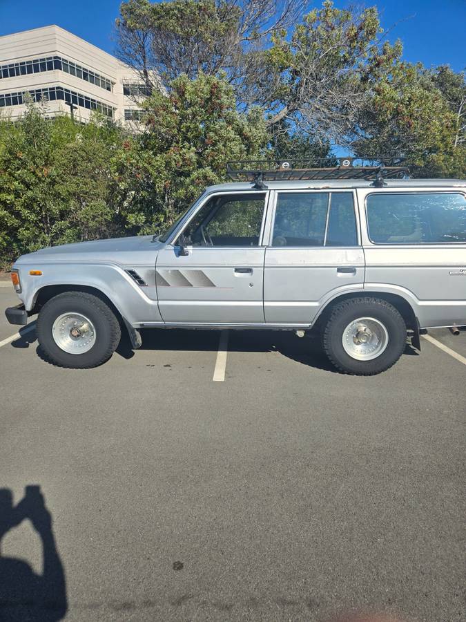 Toyota-Landcruiser-1985-silver