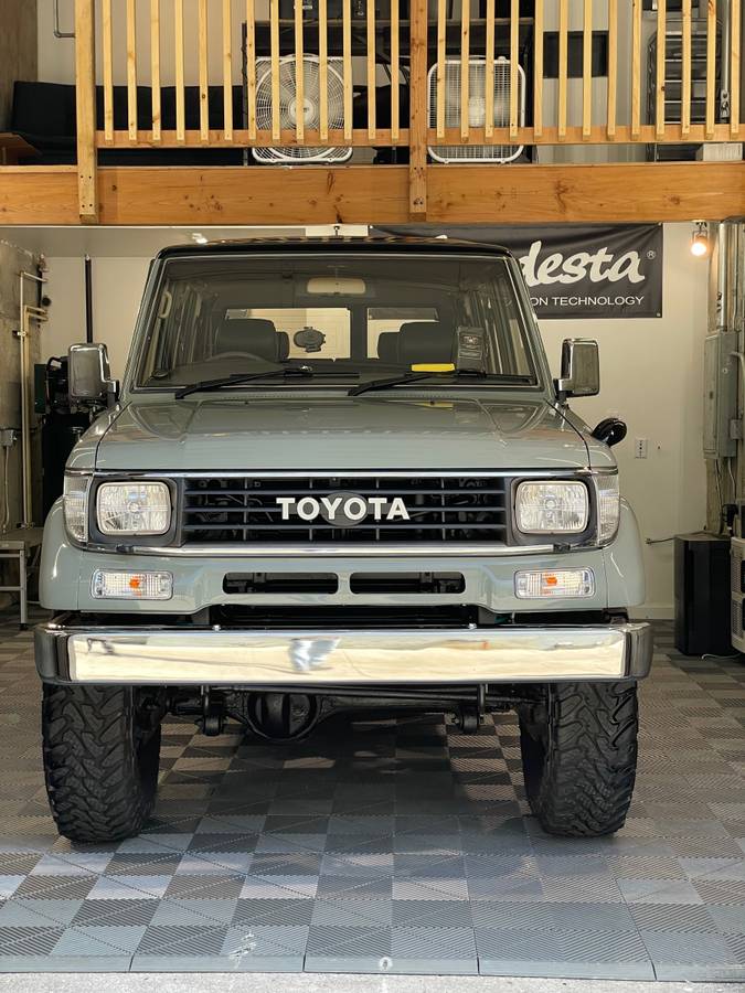 Toyota-Landcruiser-prado-1994-grey