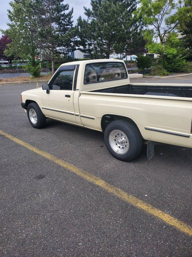 Toyota-Pickup-1986-1986-yellow