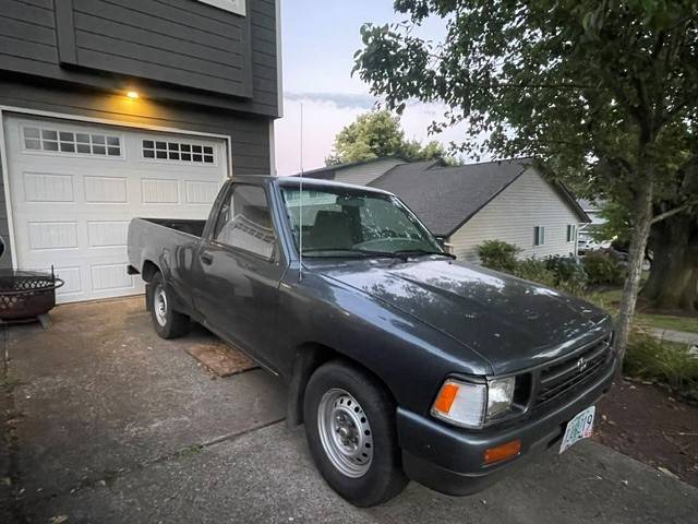 Toyota-Pickup-1993-grey