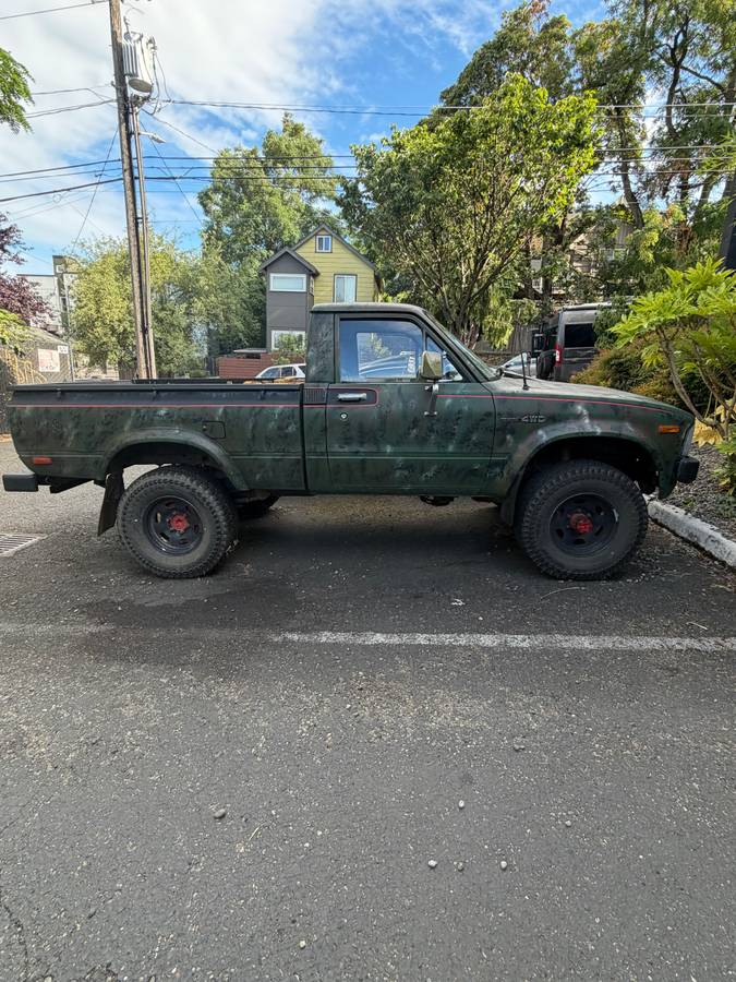 Toyota-Pickup-4x4-1981-custom