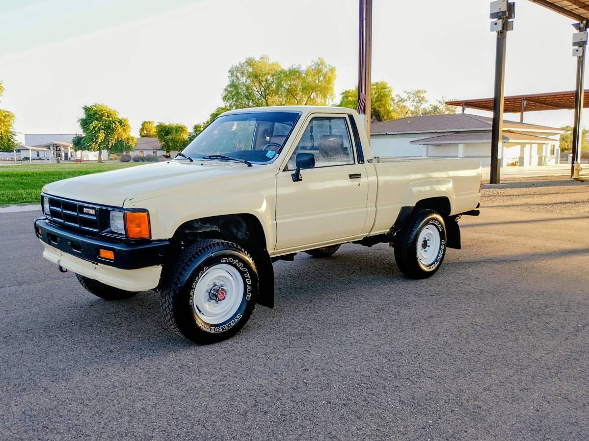 Toyota-Pickup-4x4-1986