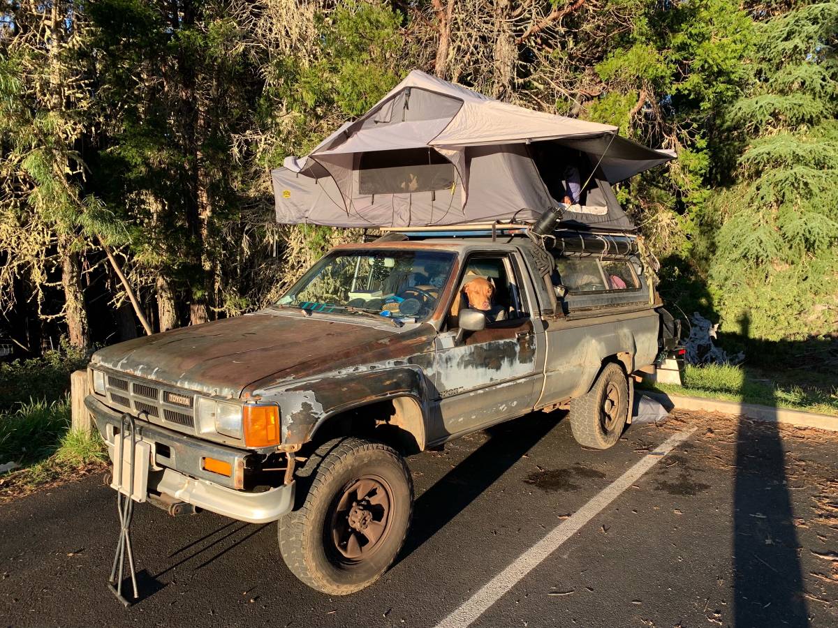 Toyota-Pickup-4x4-1986-grey
