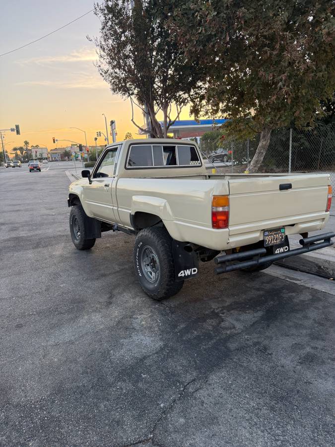 Toyota-Pickup-4x4-1986