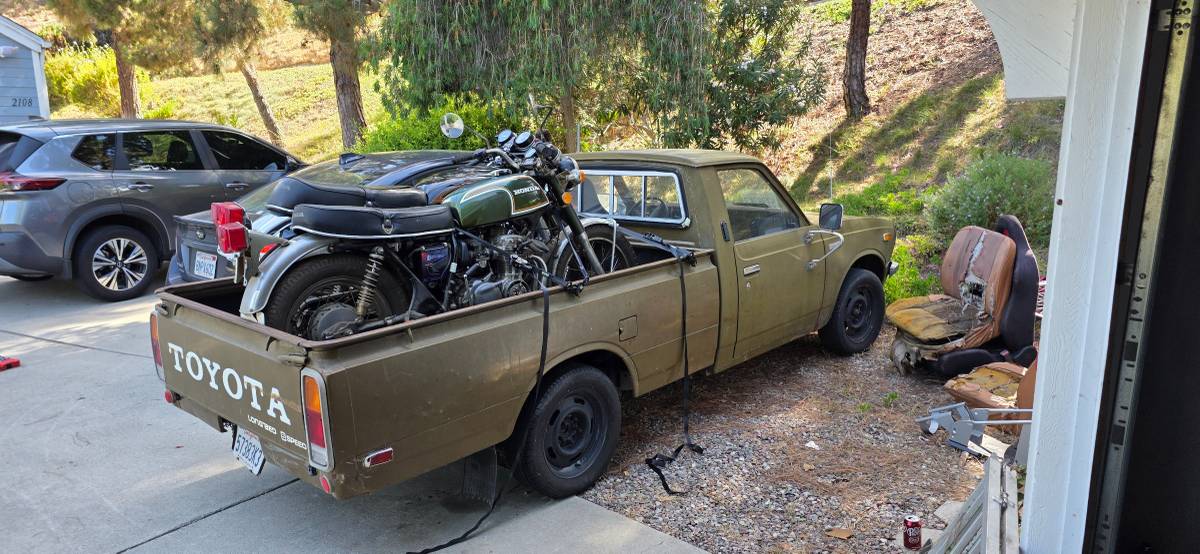 Toyota-Pickup-truck-1976-green
