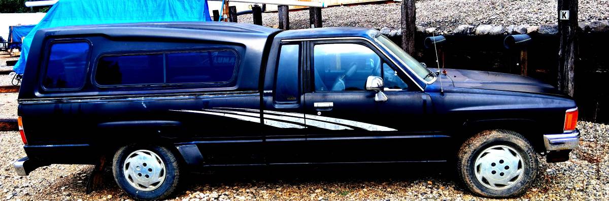 Toyota-Pickup-truck-1987-black