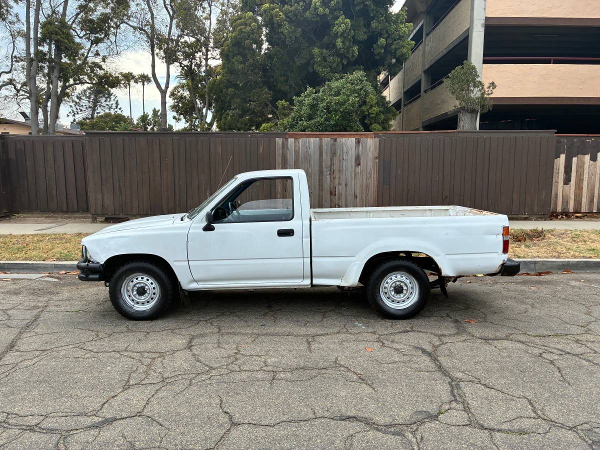 Toyota-Pickup-truck-1991
