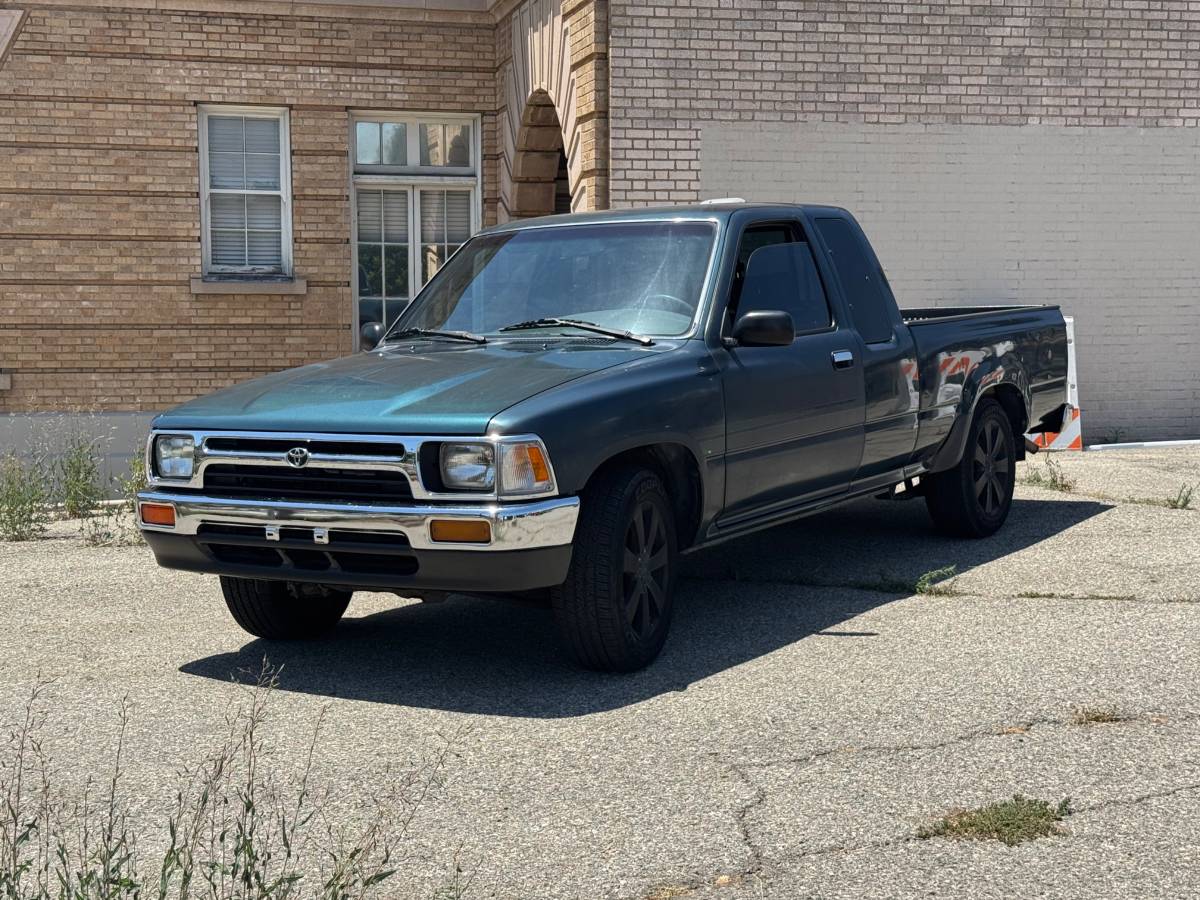 Toyota-Pickup-truck-1995