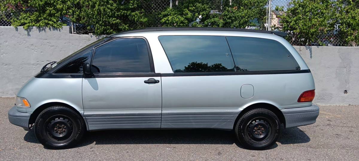 Toyota-Previa-1991-blue